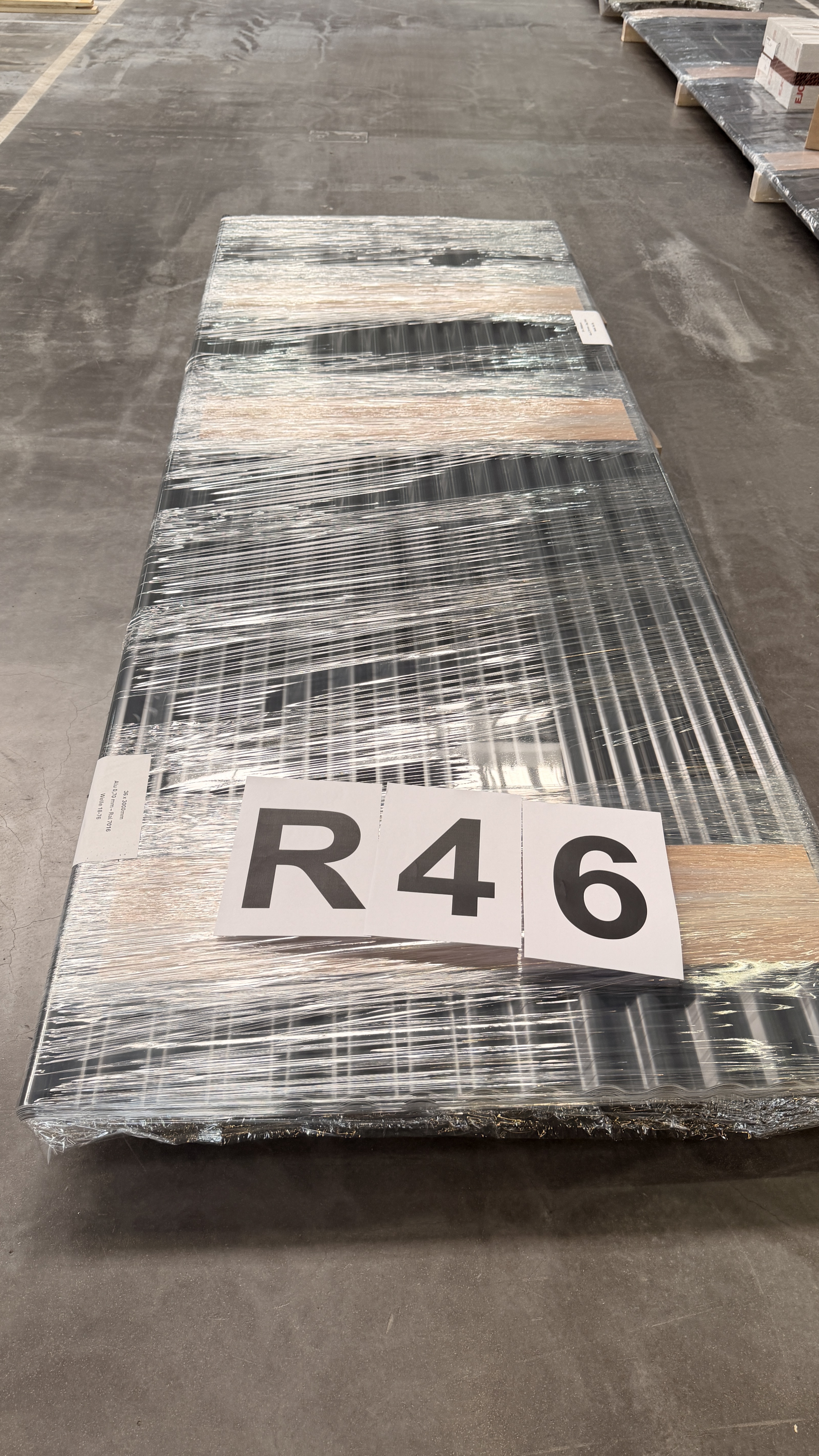 Aluminiumwellprofil, Typ: 18/76 - Dach, s = 0,70 mm, mit Wasserfalle, 25 my 7016 - 99,18 m²