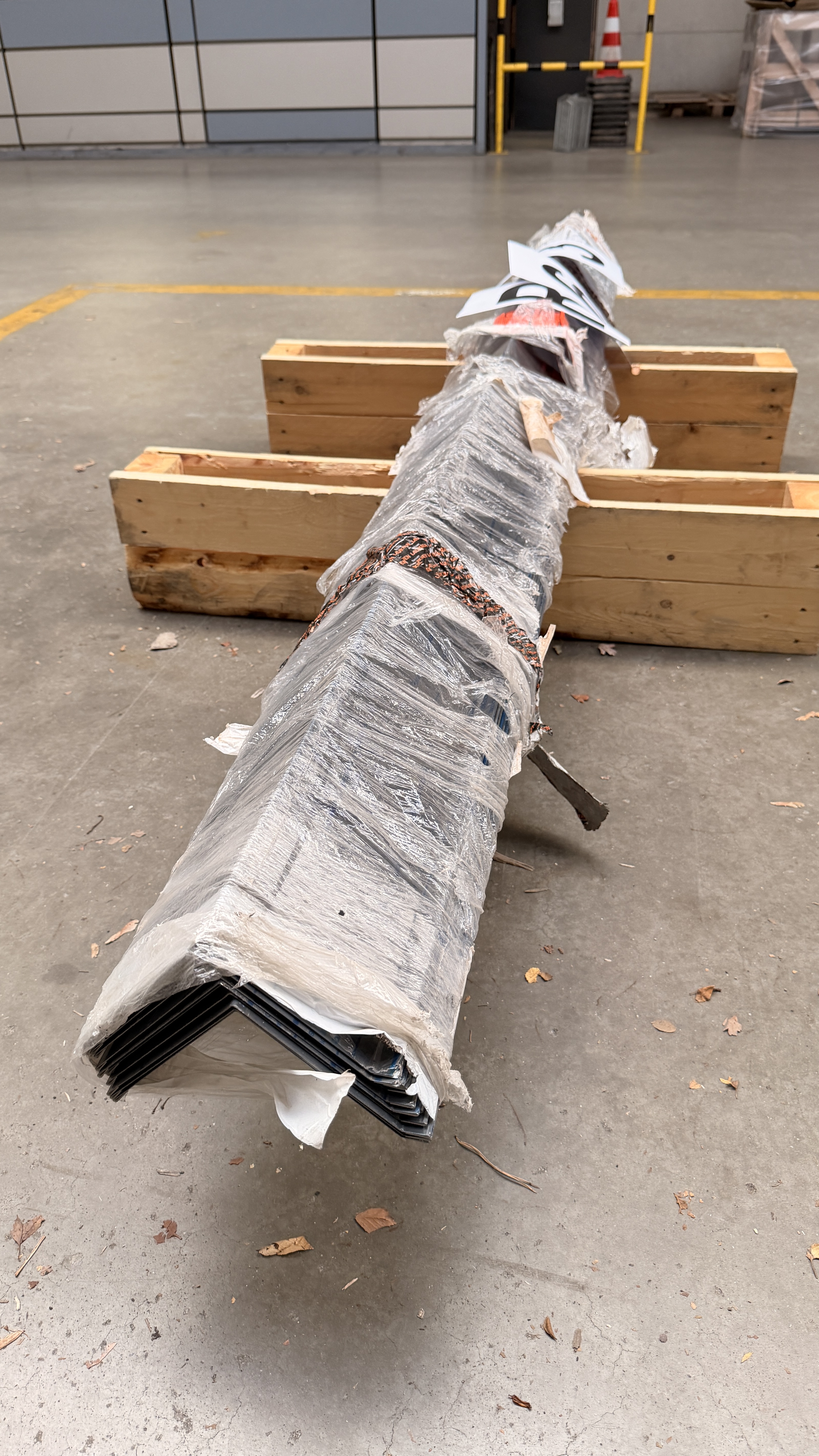 Formteil: variabler Ortgang - Abschluss, Typ: 1.3.3.B, s = 0,63 mm, 25 my 7016 - 12 x Stk. a 2.400 mm