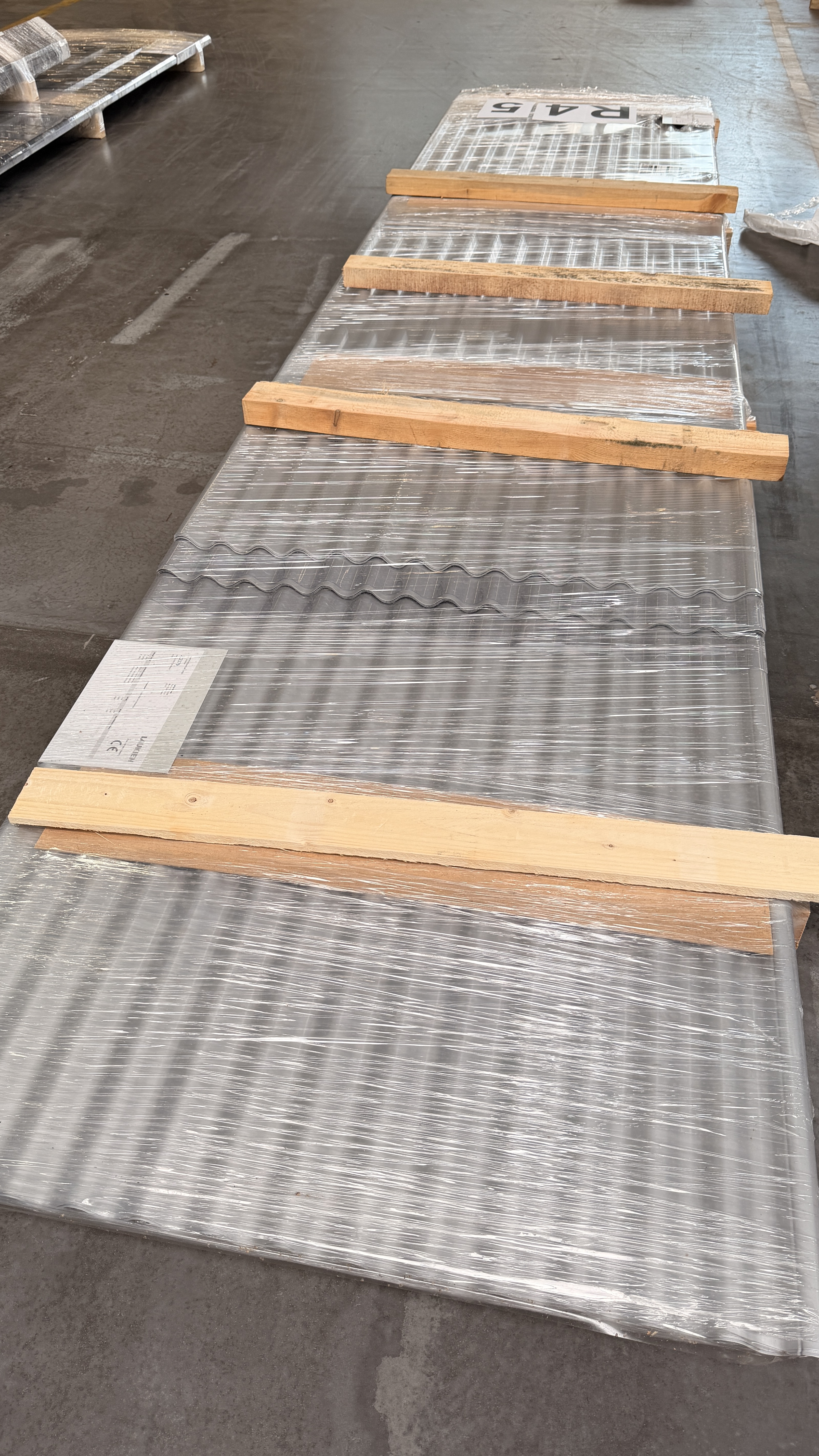 Aluminiumwellprofil, Typ: 18/76 - Dach, s = 0,90 mm, mit Wasserfalle, 25 my 9006 -  110,64 m²
