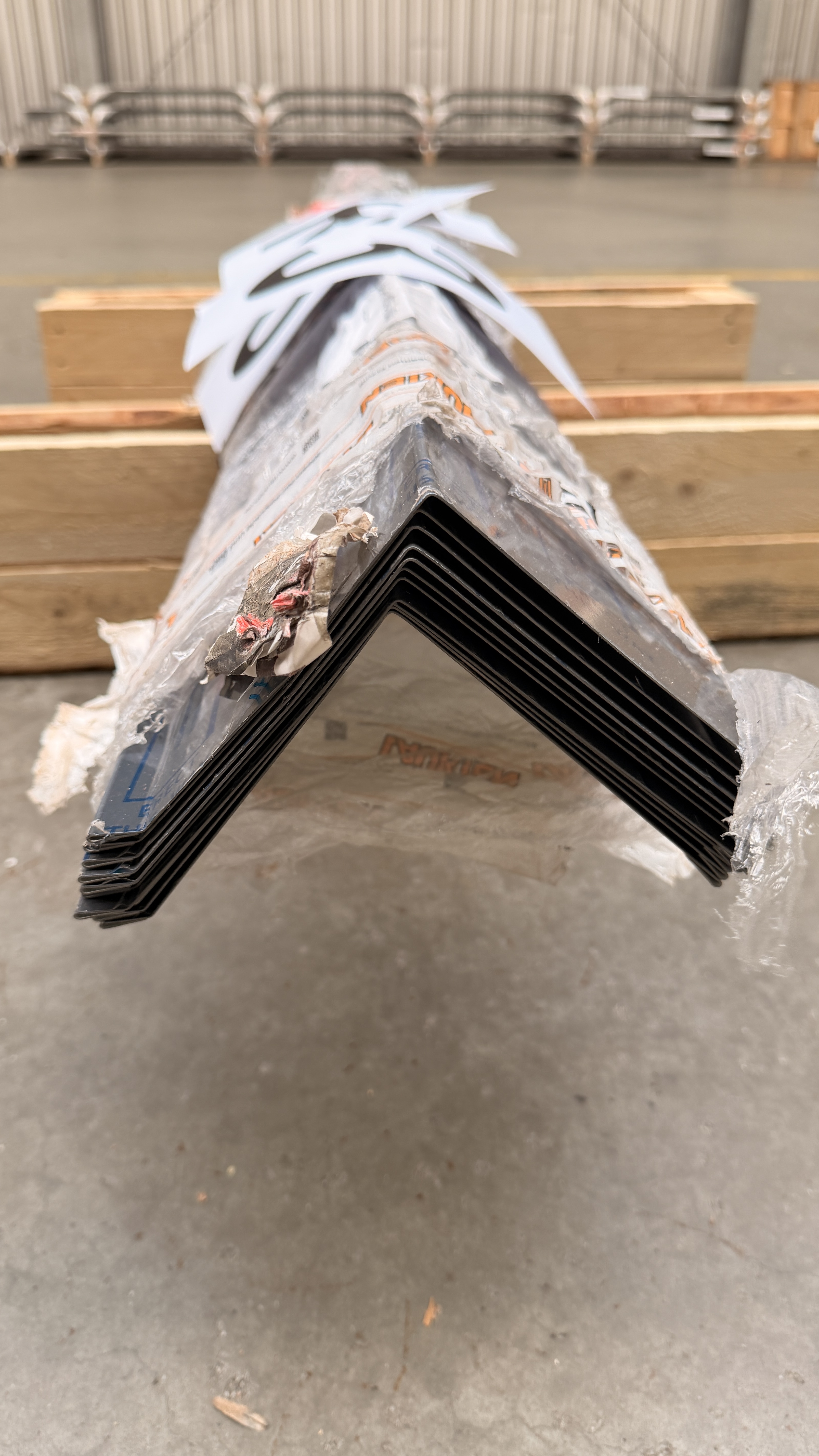 Formteil: variabler Ortgang - Abschluss, Typ: 1.3.3.B, s = 0,63 mm, 25 my 7016 - 12 x Stk. a 2.400 mm
