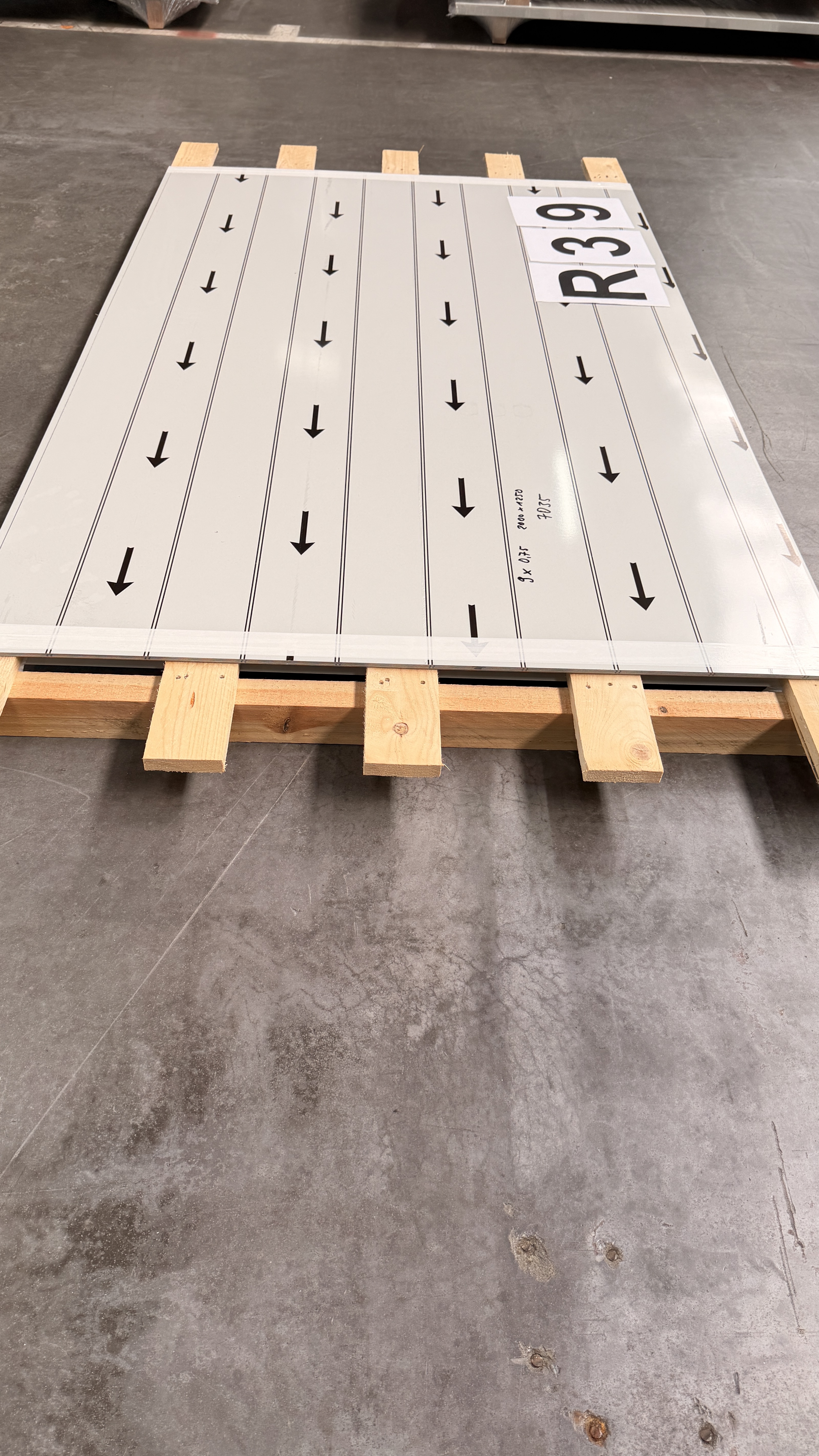 Flachblechtafeln aus Stahl, mit Schutzfolie, s = 0,75 mm, 25 my 7035  -  22,50 m²