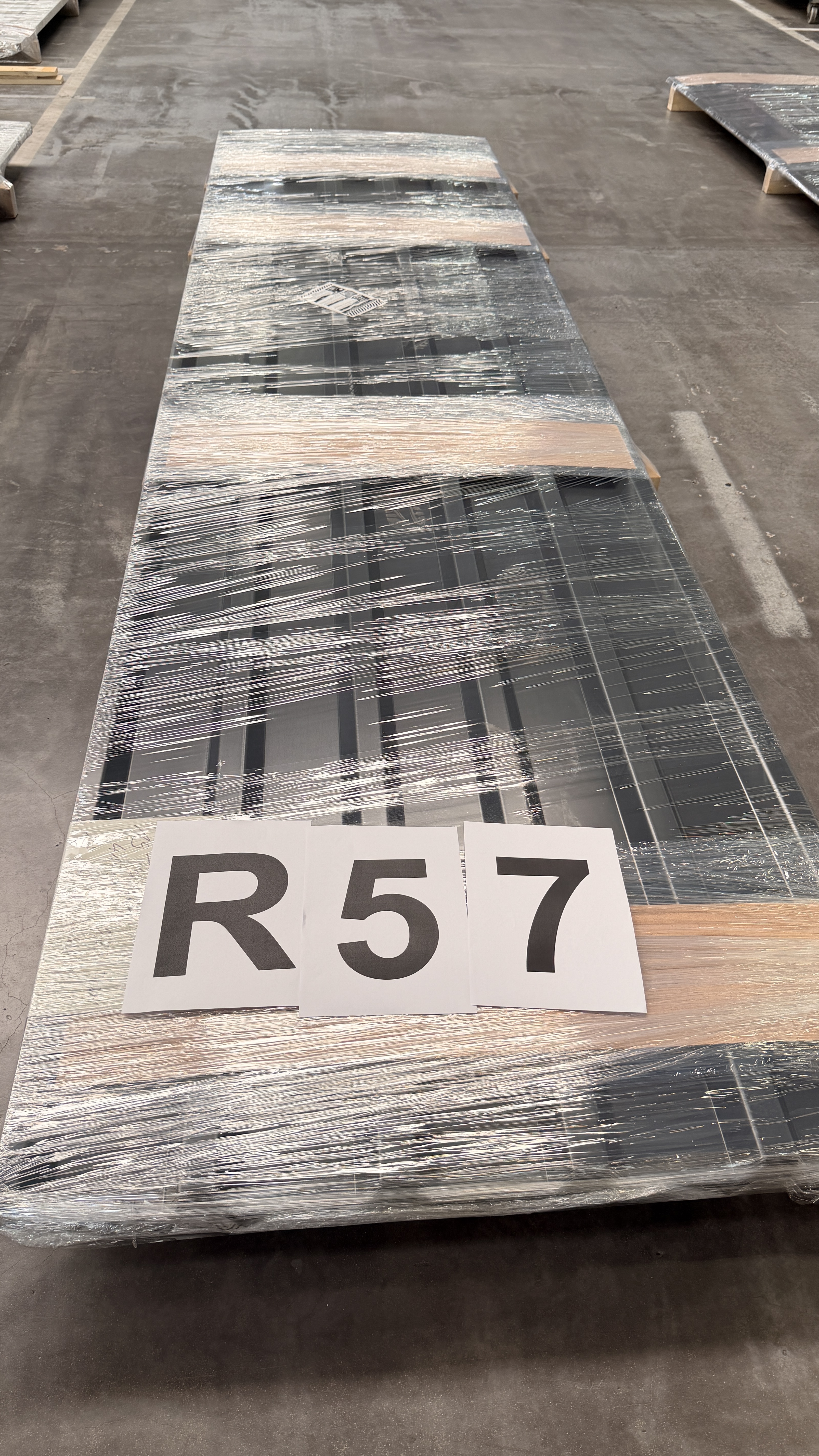 Stahltrapezprofil, Typ: 35/207 - Dach, s = 0,63 mm, Premium-Vlies mit Trennschnitt, 25 my 7016 - 81,41 m²